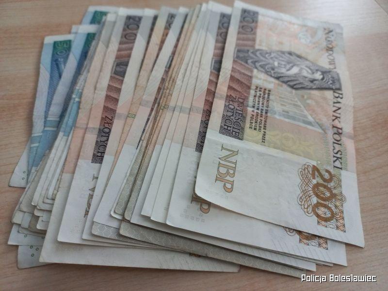 Kryminalni odzyskali prawie 14 tysięcy złotych i zatrzymali dwie kobiety
